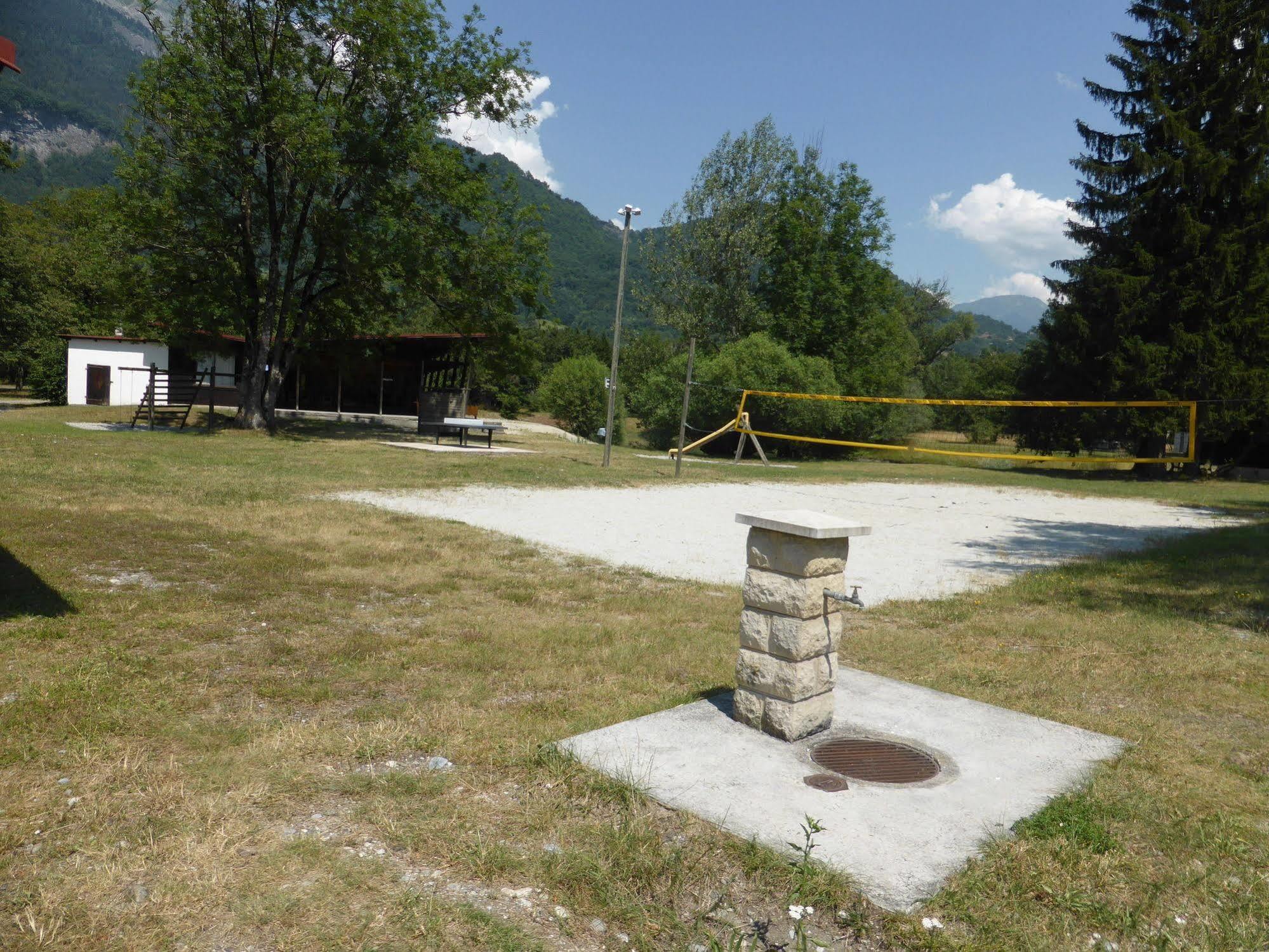Camping L'Ecureuil - Mont-Blanc Village Domancy Exteriör bild